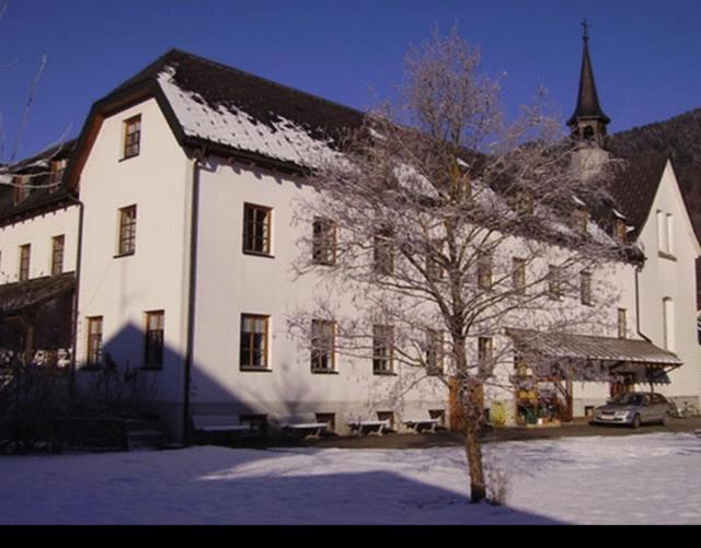 Seminar- Und Gaestehaus Im Kloster Bezau Exterior foto